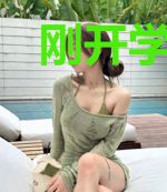 刚开学,我被迫女装参加军训