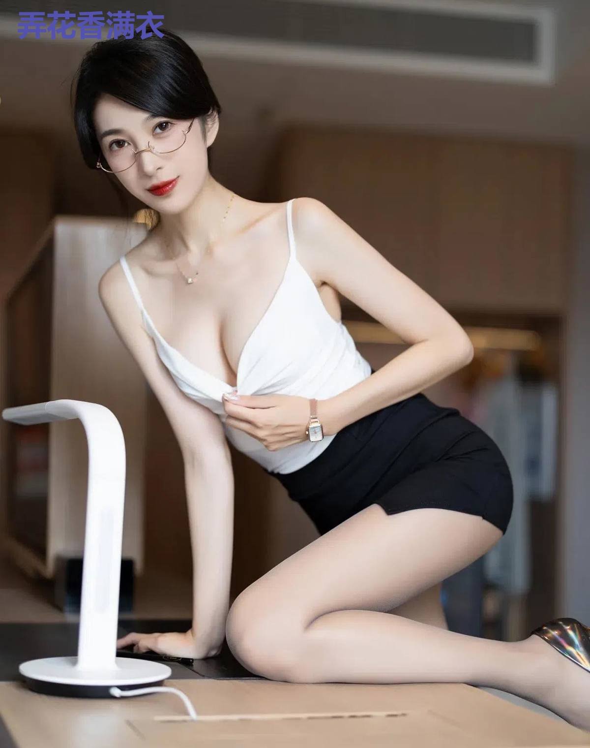 弄花香满衣