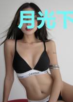 月光下的热吻