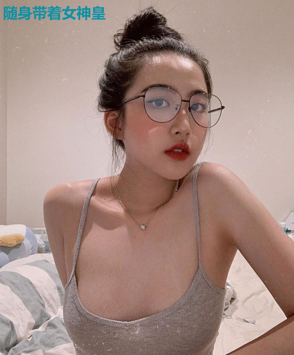 随身带着女神皇